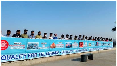 తెలంగాణపై వివక్ష వద్దు.. హామీలు నెరవేర్చండి.. ప్రధానికి మంత్రులు, ఎమ్మెల్యేల డిమాండ్.. ఫ్లెక్సీతో యువత నిరసన