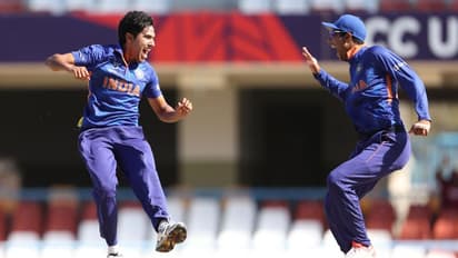 U19 World Cup final: എറിഞ്ഞു വീഴ്ത്തി ഇന്ത്യന്‍ യുവനിര, തകര്‍ന്നടിഞ്ഞ് ഇംഗ്ലണ്ട്