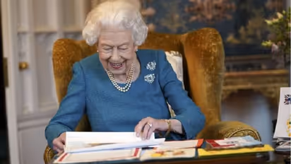 महारानी Elizabeth ने जताई इच्छा, चार्ल्स के राजा बनने पर कैमिला को Queen Consort के रूप में जाना जाए