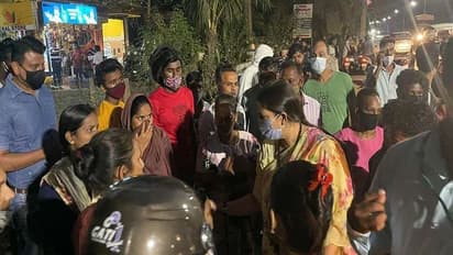 गोवा में स्मृति ईरानी ने घायल युवती को देख काफिला रुकवाया, उसकी मदद की, अपनी गाड़ी से अस्पताल पहुंचाया