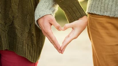 নামের প্রথম অক্ষর যদি এগুলি হয়, এই মেয়েদের প্রতি ছেলেরা বেশি আকৃষ্ট হয়