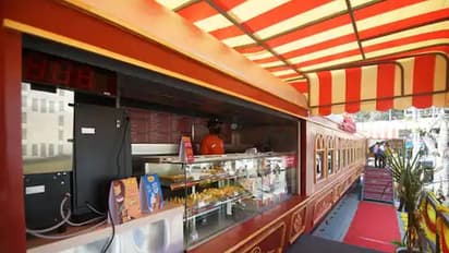 रेस्टोरेंट ऑन व्हील्स में उठाइए शाही खाने का स्वाद, ट्रेन के पुराने डिब्बे को दिया ऐसा लुक कि रह जाएंगे हैरान