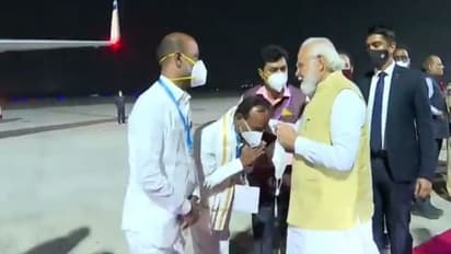 ''చిన్నోడివే కానీ పెద్దపని చేసావ్''... ప్రధాని సమక్షంలోనే బండి సంజయ్-ఈటల విబేధాలపై క్లారిటీ