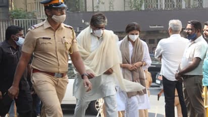 बेटी संग Lata Mangeshkar के घर पहुंचे Amitabh Bachchan, चेहरे पर उदासी और सिर झुकाए आए नजर, ये भी दिखे