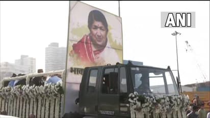 Lata Mangeshkar: லதா மங்கேஷ்கருக்கு அஞ்சலி..பொது இடங்களில் அவரது பாடல்கள் இசைக்க உத்தரவு.. நாளை விடுமுறை..