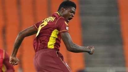 India vs West Indies: நாலே பந்தில் நடையை கட்டிய கோலி..! ஒரே ஓவரில் இருபெரும் தலைகளை வீழ்த்திய அல்ஸாரி ஜோசஃப்