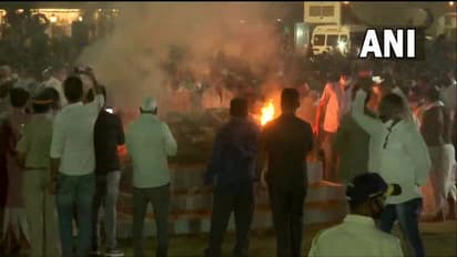 Lata Mangeshkar cremation:காற்றில் கலந்தது இசைக்குயில்..லதா மங்கேஷ்கர் உடல் முழு அரசு மரியாதையுடன் தகனம்..