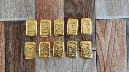 পাচারের আগেই বাংলাদেশ সীমান্ত থেকে উদ্ধার ৫৭ লাখ টাকার সোনার বিস্কুট