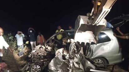 கண்ணிமைக்கும் நேரத்தில் கோர விபத்து.. ஒரே குடும்பத்தை சேர்ந்த 9 பேர் ரத்த வெள்ளத்தில் உடல் நசுங்கி பலி.!