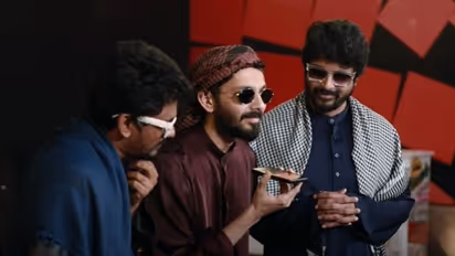 வாவ்..மாஸ் கிளப்பும் விஜயின் அரபிக் குத்து..எத்தனை மில்லியன் வியூஸ் தெரியுமா?