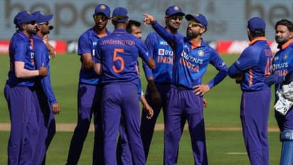 India vs West Indies:2வது ஒருநாள் போட்டி டாஸ் ரிப்போர்ட்!முதலில் பேட்டிங் ஆடும் இந்திய அணியில் ஒரேயொரு மாற்றம்