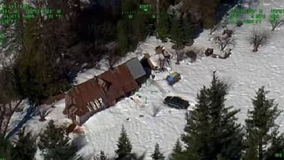 കനത്ത മഞ്ഞ്, ശീതകാല കൊടുങ്കാറ്റ്, രണ്ടുമാസം കുടുങ്ങിക്കിടന്ന് ദമ്പതികളും നായയും