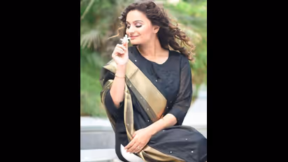 ಕೆಂಪು ಬಣ್ಣದ Range Rover ಕಾರು ಖರೀದಿಸಿದ ಕಿರುತೆರೆ ನಟಿ ಡಿಂಪಿ ಗಂಗೂಲಿ!