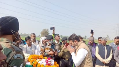 यूपी चुनाव: आगरा पहुंचे जयंत चौधरी ने चुनाव प्रचार किया कैंसल, सूबेदार मेजर संजय चाहर को दी श्रद्धांजलि