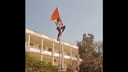 হিজাবকাণ্ডের মধ্যেই নতুন  বিতর্ক, জাতীয় পতাকা সরিয়ে লাগান হল গেরুয়া পাতাকা