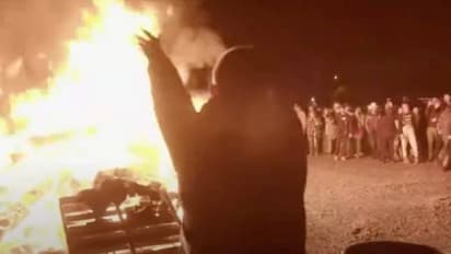 Pastor Greg Locke : 'ഹാരിപോട്ടർ' അടക്കം പുസ്തകങ്ങൾക്ക് തീയിട്ട് പാസ്റ്റർ, 'തിന്മ നിറഞ്ഞ മാലിന്യങ്ങളാണവ'യെന്ന്