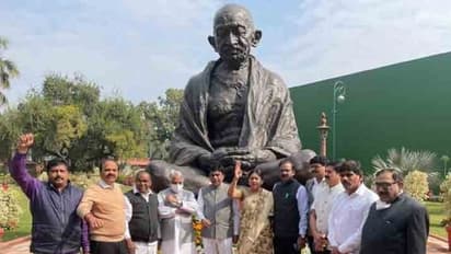 TRS MPs: ప్రధాని మోడీ తెలంగాణ పోరాటాన్ని అవమానించారు..