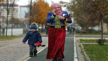 Hijab Controversy: भारत में हर साल कपड़ों पर इतना खर्च कर देती है मुस्‍ल‍िम आबादी