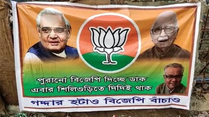 'শিলিগুড়িতে দিদিই থাক', 'পুরনো বিজেপির' পোস্টার ঘিরে বিতর্ক