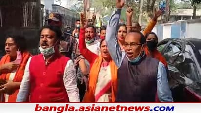 পদ্ম সমর্থকদের তাড়া করল তৃণমূল কর্মীরা, বিজেপি-তৃণমূলের স্লোগান পাল্টা স্লোগানে উত্তেজনা বনগাঁয়