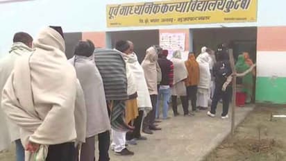 UP Election 2022: உ.பி. தேர்தல்.. வாட்டி வதைக்கும் கடும் குளிர்.. வாக்காளர்கள் குறைவான அளவே வருகை..!