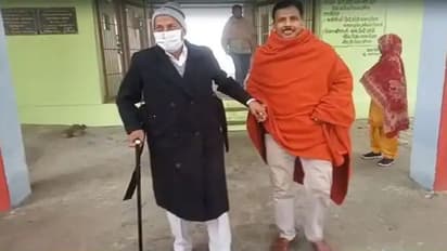 मेरठ में 101 साल की अम्मा ने डाला वोट-दिव्यांगों में जोश...देखें यूपी चुनाव 1st फेज की खास तस्वीरें