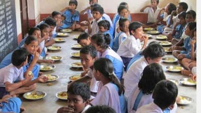 குட் நியூஸ்..மதிய உணவில் தானியங்கள், கருப்பட்டி வழங்க முடிவு.. கல்வித்துறை அமைச்சர் ஆலோசனை..