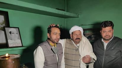 यूपी चुनाव के 1st फेज में देखिए किन VIP लोगों ने डाला वोट, देखें खास तस्वीर