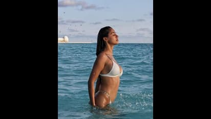 মাঝ সমুদ্রে উত্তাপ ছড়াচ্ছেন বলিউডের এই নায়িকা, আর সেই ছবিতে কমেন্ট করেছেন টাইগার শ্রফ!