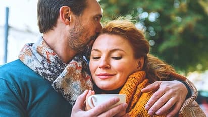 Hug Day 2022: कोरोना संक्रमण का डर! पार्टनर को नहीं लगा सके तो गले तो इस तरह दें उन्हें जादू की झप्पी