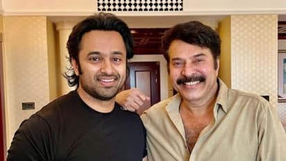 Unni Mukundan : 'ഷര്‍ട്ട് ധരിച്ച് നില്‍ക്കുന്നത് ഇതിഹാസമാണ്';മമ്മൂട്ടിക്കൊപ്പമുള്ള ചിത്രവുമായി ഉണ്ണിമുകുന്ദന്‍