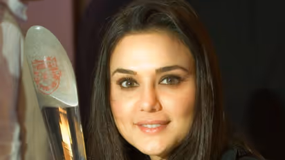 IPL Auction 2022 : ലേലത്തിനില്ലേലും സസൂക്ഷ്മം വീക്ഷിച്ച് പ്രീതി സിന്റ; കയ്യടിക്കുന്നത് മുംബൈ ഇന്ത്യന്സിന്