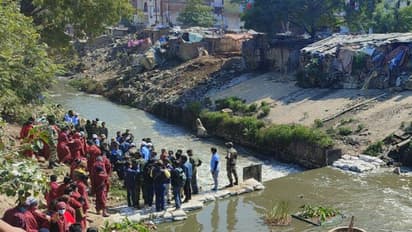 अस्सी नदी के सफाई का अभियान शुरू, भारतीय सेना के गंगा टाक्स फोर्स और गंगा मित्रों ने लिया हिस्सा