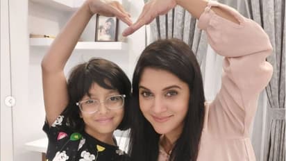 'কাঁচা বাদাম' জ্বরে কাবু গোটা বিশ্ব, এই ট্রেন্ডে গা ভাসাল সৃজিত-মিথিলার মেয়ে আইরা