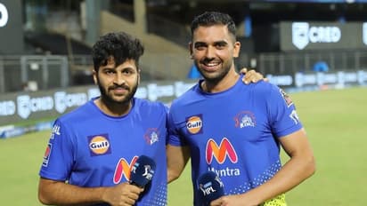 IPL Auction 2022: പേസര്മാര്ക്ക് പൊന്നുംവില; ചാഹറിന് 14 കോടി, ഷര്ദ്ദുലിനെ റാഞ്ചി ഡല്ഹി