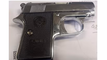 Revolver seized: ദുബൈയില്‍ നിന്നെത്തിയ യാത്രക്കാരനില്‍ നിന്ന് തോക്ക് കണ്ടെടുത്ത സംഭവത്തില്‍ അന്വേഷണം