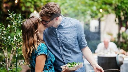 International Kissing Day: দাঁতের ক্ষয় কমাতে ও হার্ট ভালো রাখতে চুমু খান, রইল চুম্বনের উপকারিতা
