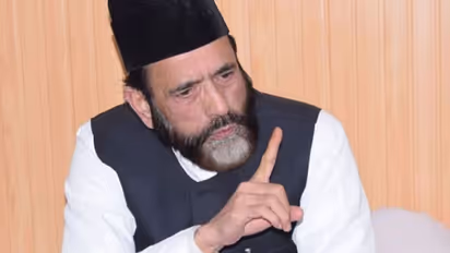 हमारे हिजाब से इन्हें अपत्ति है तो घूंघट से क्यों नही: मौलाना तौकीर रज़ा