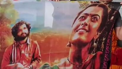 এবার পুষ্পার পোস্টার শাড়িতে, ছবি পোস্ট হতেই ভাইরাল নেটদুনিয়ায়