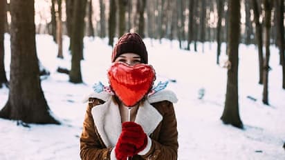 ভ্যালেন্টাইনস ডে পালনের নানা মজার রীতি রয়েছে বিশ্বের বিভিন্ন দেশে, জেনে নিন উল্লেখযোগ্য নিয়মগুলি
