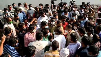 കണ്ണൂരിൽ ബോംബേറിൽ യുവാവ് കൊല്ലപ്പെട്ട സ്ഥലത്ത് സിപിഎം - കോൺഗ്രസ് പ്രവർത്തകർ തമ്മിൽ കൈയ്യാങ്കളി