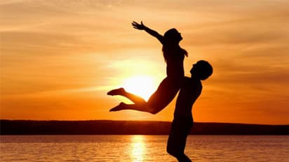 Valentine's Day को और भी रोमांटिक बना रहा है ग्रहों का ये खास संयोग, लव लाइफ के लिए खास रहेगा ये दिन