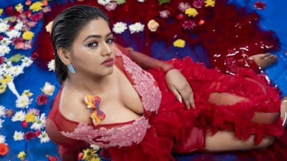 Shalu Shamu : கோவா கடற்கரையில்... பீர் பாட்டிலுடன் ஹாட் போஸ் கொடுத்த ஷாலு ஷம்மு - வைரலாகும் கிளாமர் கிளிக்