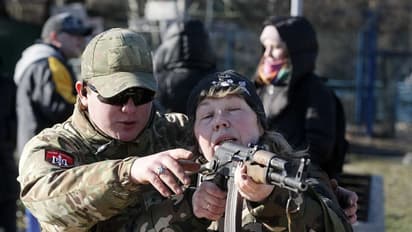 ভারতীয়দের, বিশেষ করে শিক্ষার্থীদের ইউক্রেন ছাড়ার নির্দেশ, ক্রমশ বাড়ছে রুশ হামলার হুমকি