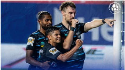 ISL 2021-22 : ഒറ്റയടിക്ക് മുന്ന് സ്ഥാനം കുതിച്ച് മഞ്ഞപ്പട; ഈസ്റ്റ് ബംഗാളിനെ തകർത്തു, റെക്കോർഡും വലയിലാക്കി