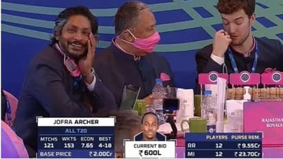IPL Auction 2022: ஆர்ச்சரை எடுக்குமாறு MI-க்கு எதிராக மற்ற அணிகளிடம் கண்ணை காட்டிய சங்கக்கரா..! வைரல் வீடியோ