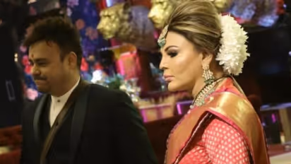 Rakhi sawant :காதலர் தினத்தன்று விவாகரத்து! காதல் கணவரை கழட்டிவிட்டு ரசிகர்களுக்கு ஷாக் கொடுத்த பிக்பாஸ் நடிகை