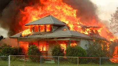 Life Management: घर को जलता देख पिता घबरा गए, तभी बेटे ने आकर ऐसी बात कही कि उनकी चिंता दूर हो गई