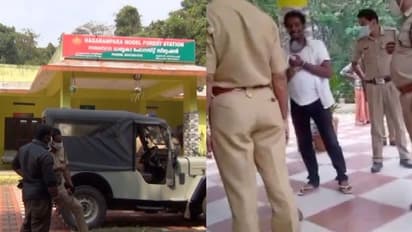 Forest official attacked : മൊഴി നൽകാൻ ഫോറസ്റ്റ് സ്റ്റേഷനിൽ, പ്രതിയും ഭാര്യയും ഉദ്യോഗസ്ഥരെ ആക്രമിച്ചു, പരാതി