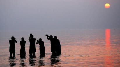 Maghi Purnima 2022: रात 11.22 तक रहेगी पूर्णिमा तिथि, घर बैठे पाना चाहते हैं गंगा स्नान का फल तो ये काम करें